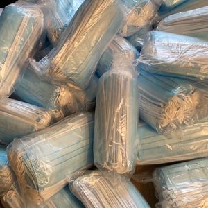 BRAND NEW MASK 😷 NEVER OPENED